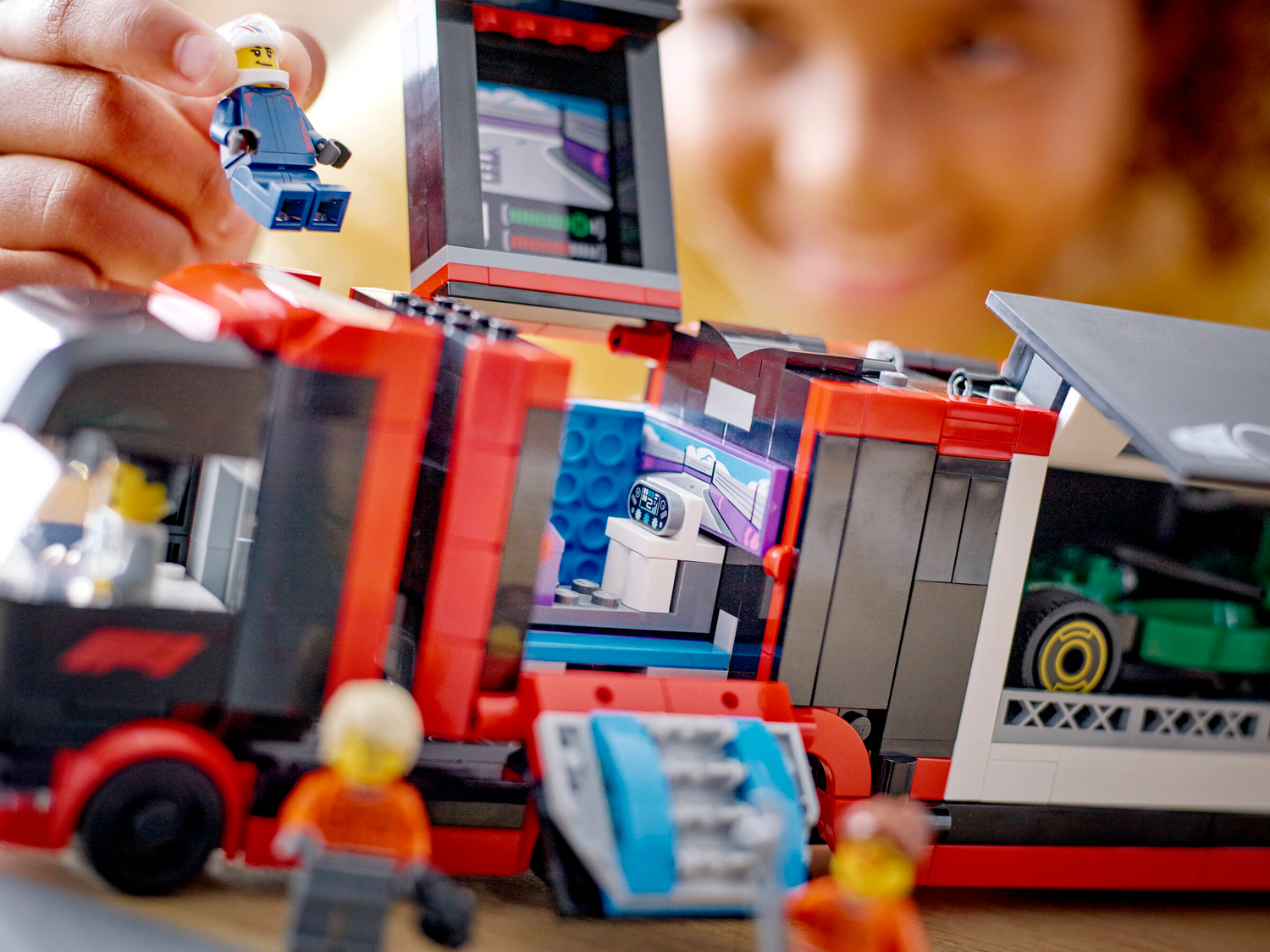 Конструктор Lego City Вантажівка F1 з автомобілями RB20 та AMR24 фото №11