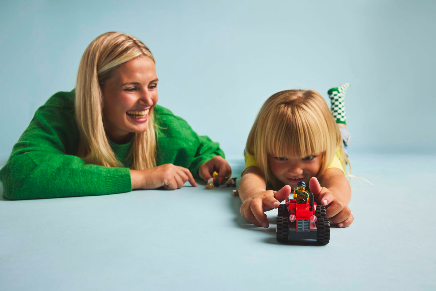 Конструктор Lego City Червоний фермерський трактор із причепом і вівцями фото №6