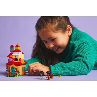 Конструктор Lego Disney Classic Мінібудинок Енканто (43261) фото №11