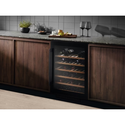 Холодильник Electrolux EWUS052B5B фото №2